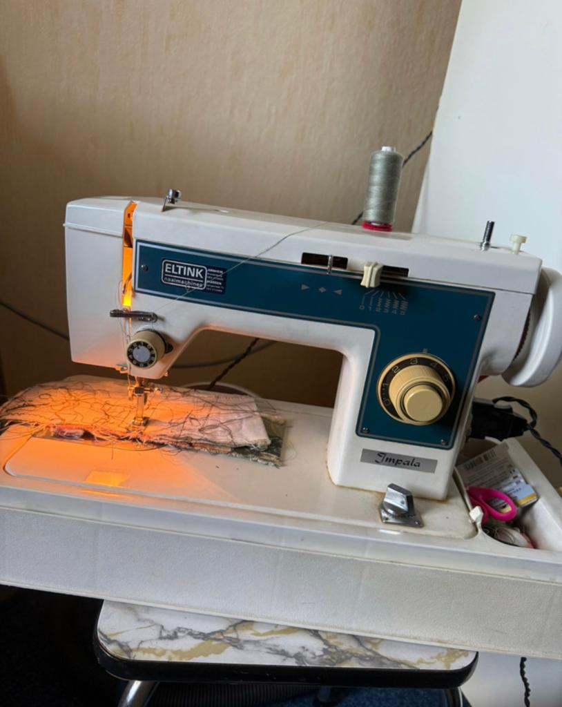 In goede staat, Hobby en Vrije tijd, Naaimachines en Toebehoren, Ophalen, Zo goed als nieuw, Naaimachine, Overige merken