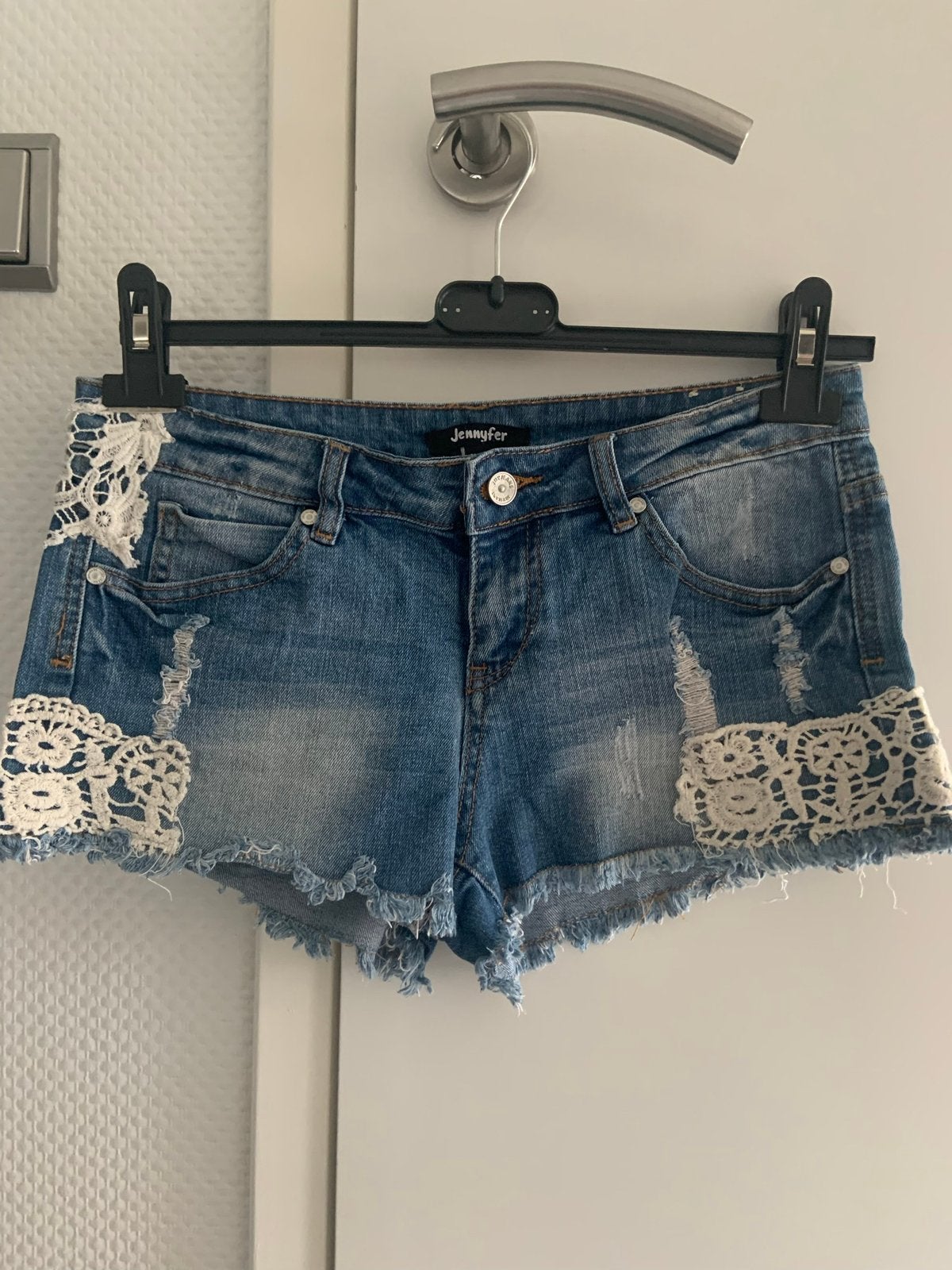 Jennyfer korte spijkerbroek met kant maat 34, Kleding | Dames, Blauw, ., Ophalen of Verzenden, Zo goed als nieuw