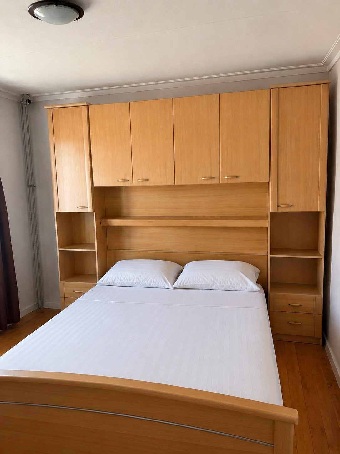 Gratis ophalen! Bed 160 cm met geïntegreerde kastenwand, Huis en Inrichting, Slaapkamer | Bedden, Ophalen, Gebruikt, Bruin, Tweepersoons