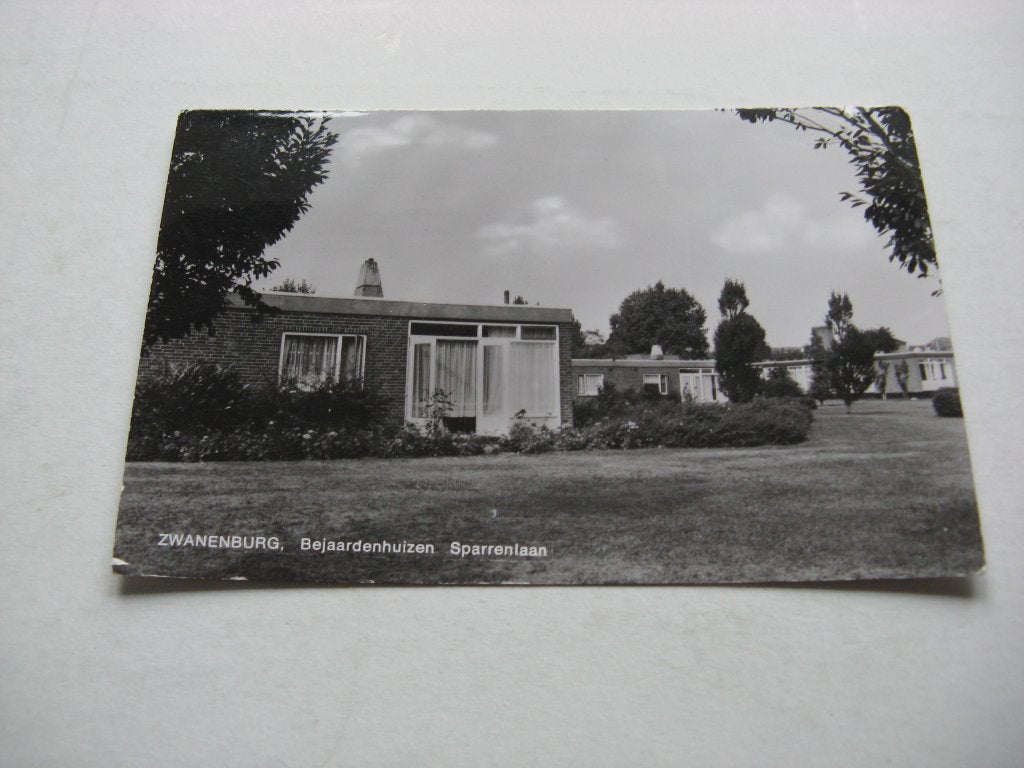 Zwanenburg Bejaardenhuizen Sparrenlaan no.973, Verzamelen, Ansichtkaarten | Nederland, Ophalen of Verzenden, Voor 1920, Gelopen