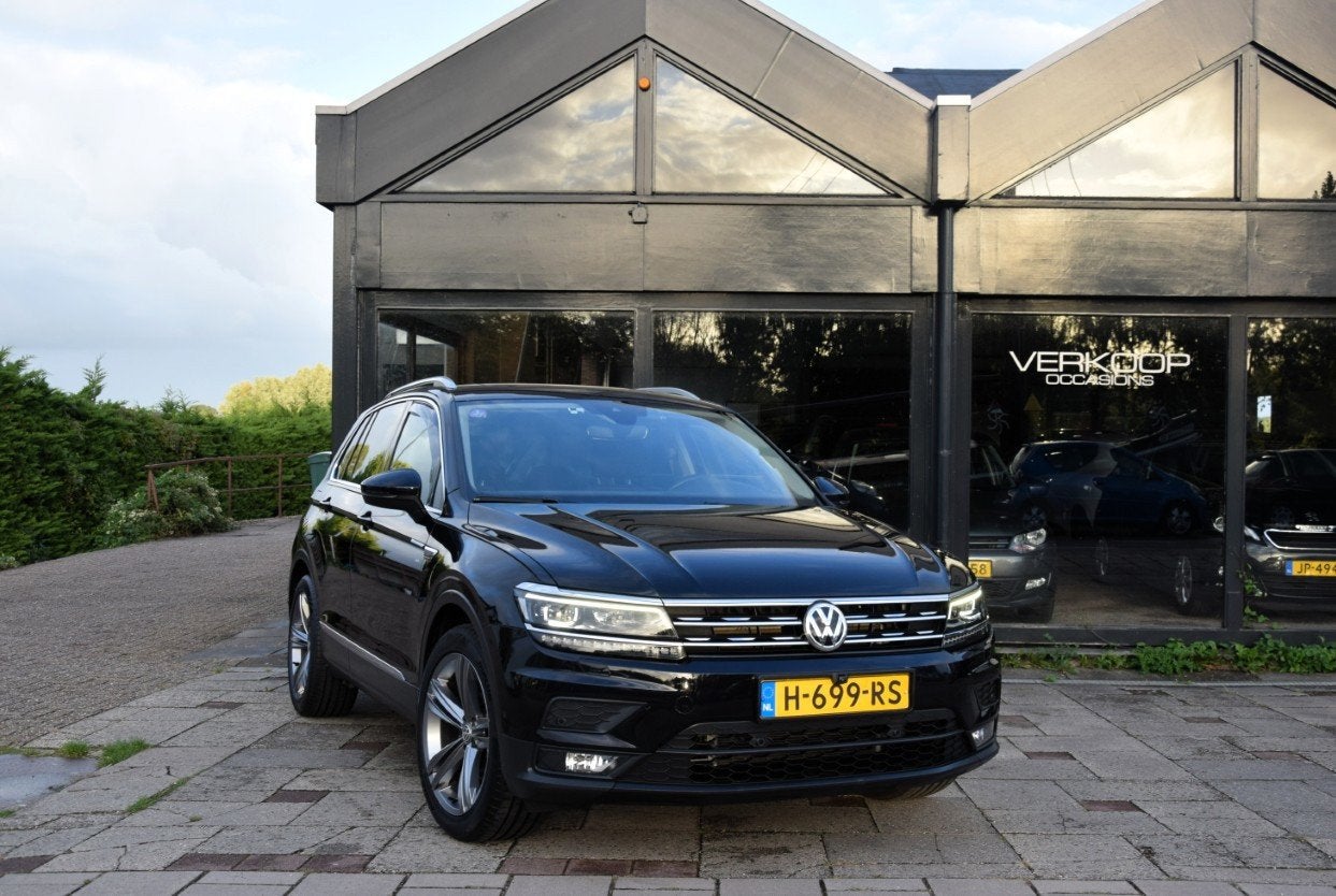 Volkswagen Tiguan 1.5 TSI ACT Comfortline Business Schuifdak, Auto's, Voorwielaandrijving, 4 cilinders, 150 pk, Zwart