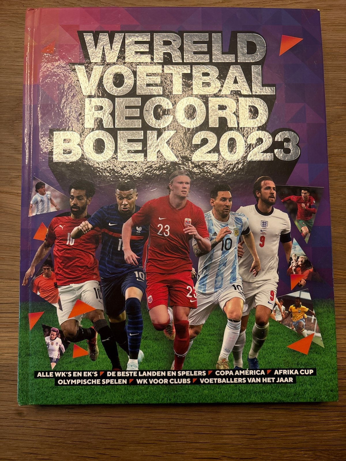 Wereld Voetbal Record Boek 2023 - Nieuwstaat, Ophalen of Verzenden, Nieuw, Balsport