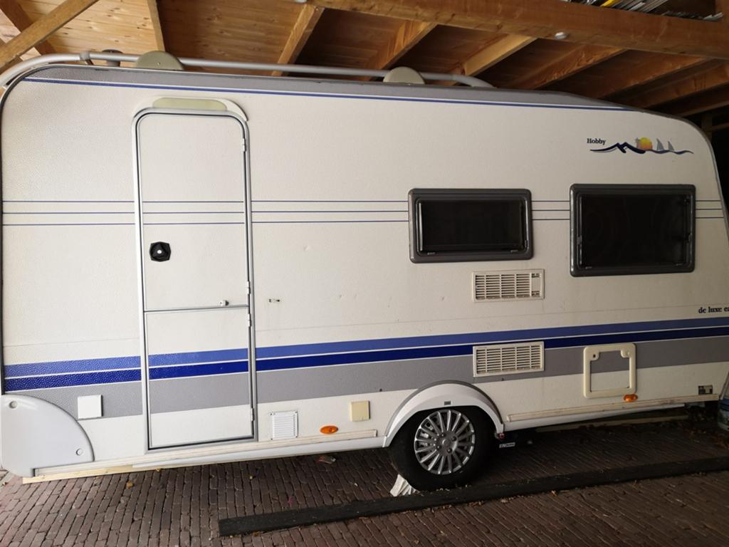 Nette Hobby deluxe caravan met voortent luifel en aanbouw., Hobby, Koelkast, Dwarsbed, Particulier