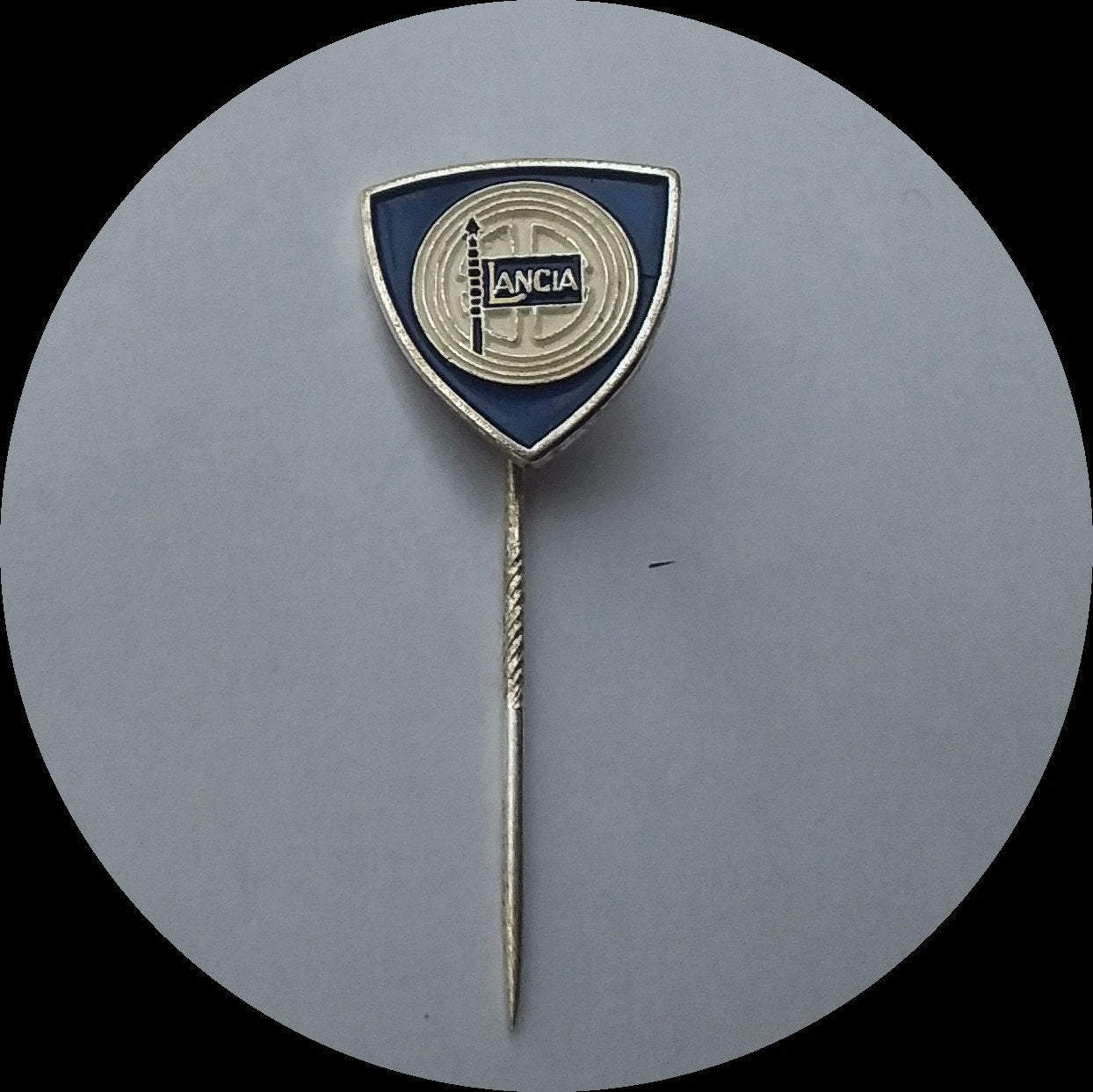 Oud LANCIA speldje, Verzamelen, Speldjes, Pins en Buttons, Ophalen of Verzenden, Zo goed als nieuw, Transport, Speldje of Pin