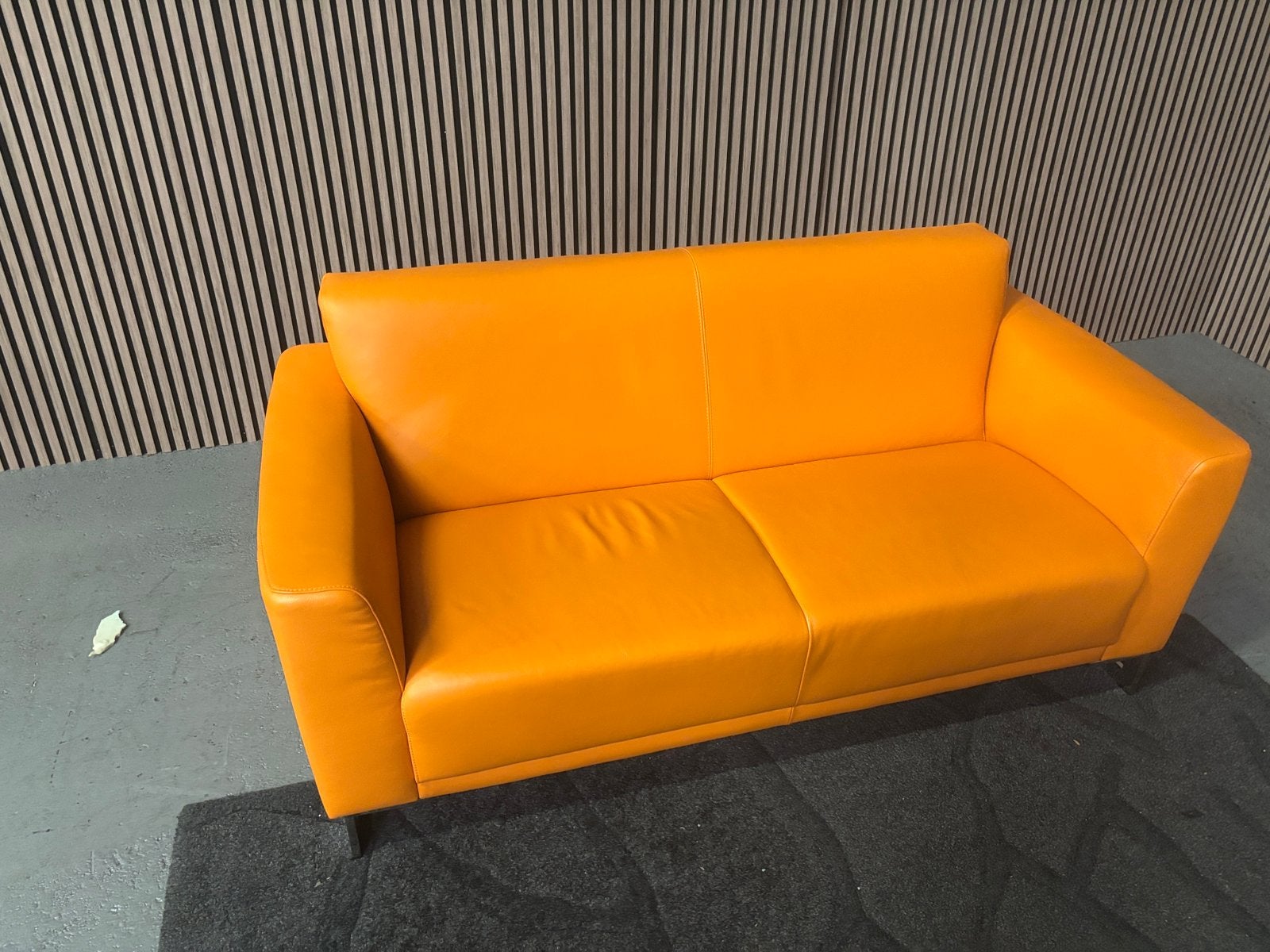 GRATIS LEVERING Montel Bank Leer Oranje 180x90 GEREINIGD, Huis en Inrichting, Banken | Bankstellen, 150 tot 200 cm, Tweepersoons