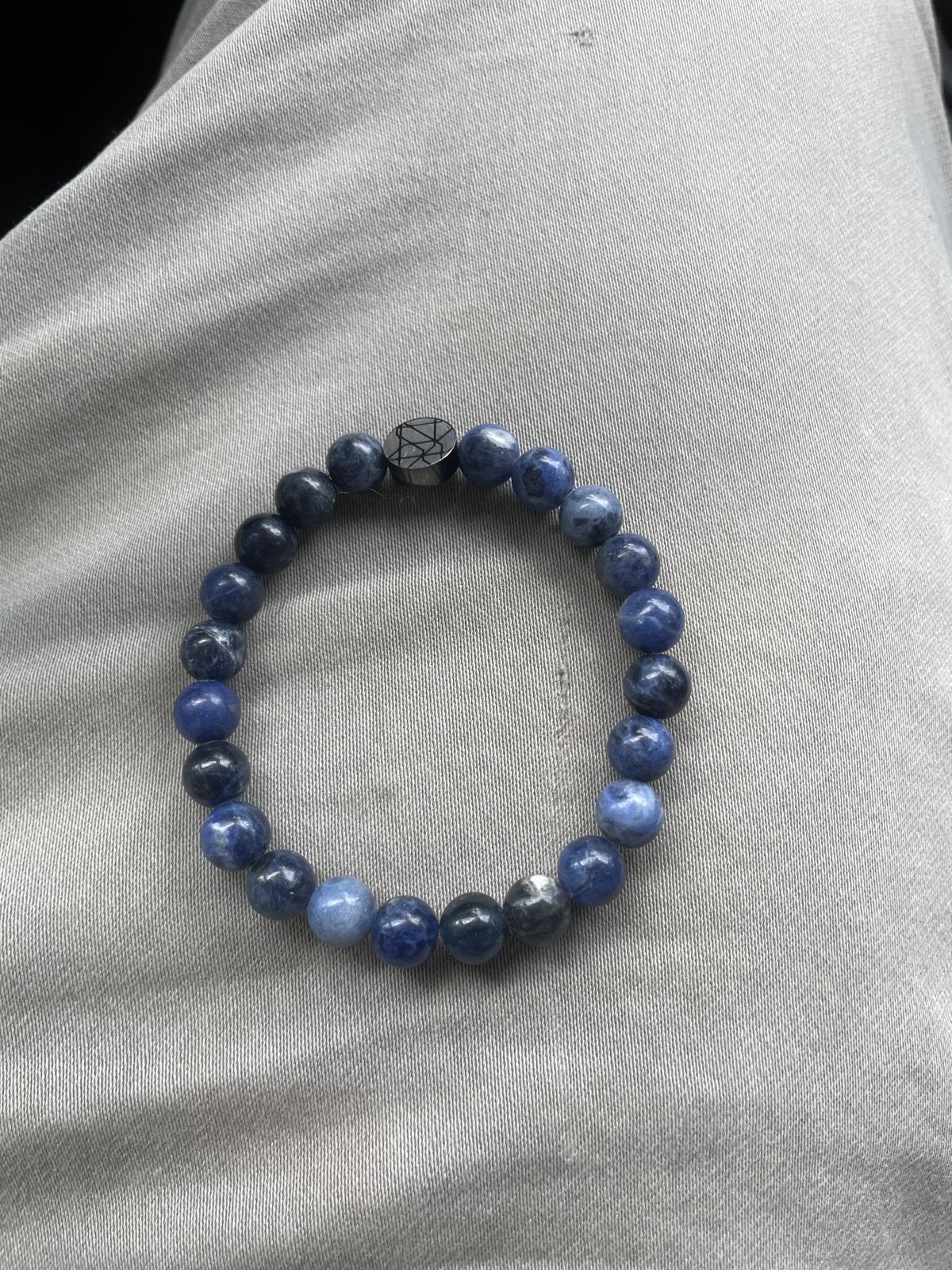 Sem lewis blauwe kralenarmband met zilverkleurige bedel, Blauw, Ophalen of Verzenden, Zo goed als nieuw, Elastiek