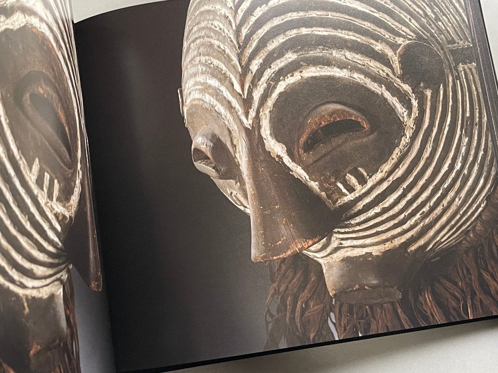 African Faces – An hommage to the African mask (2009), Afrika, Ophalen of Verzenden, Overige typen