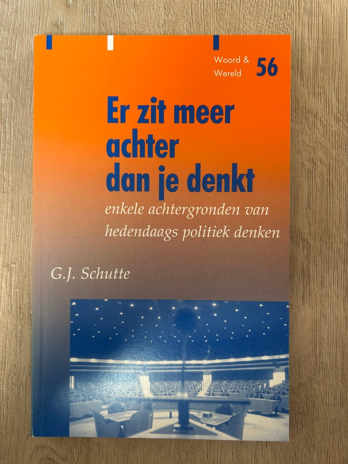 Er zit meer achter dan je denkt - G.J. Schutte, Ophalen of Verzenden, Zo goed als nieuw