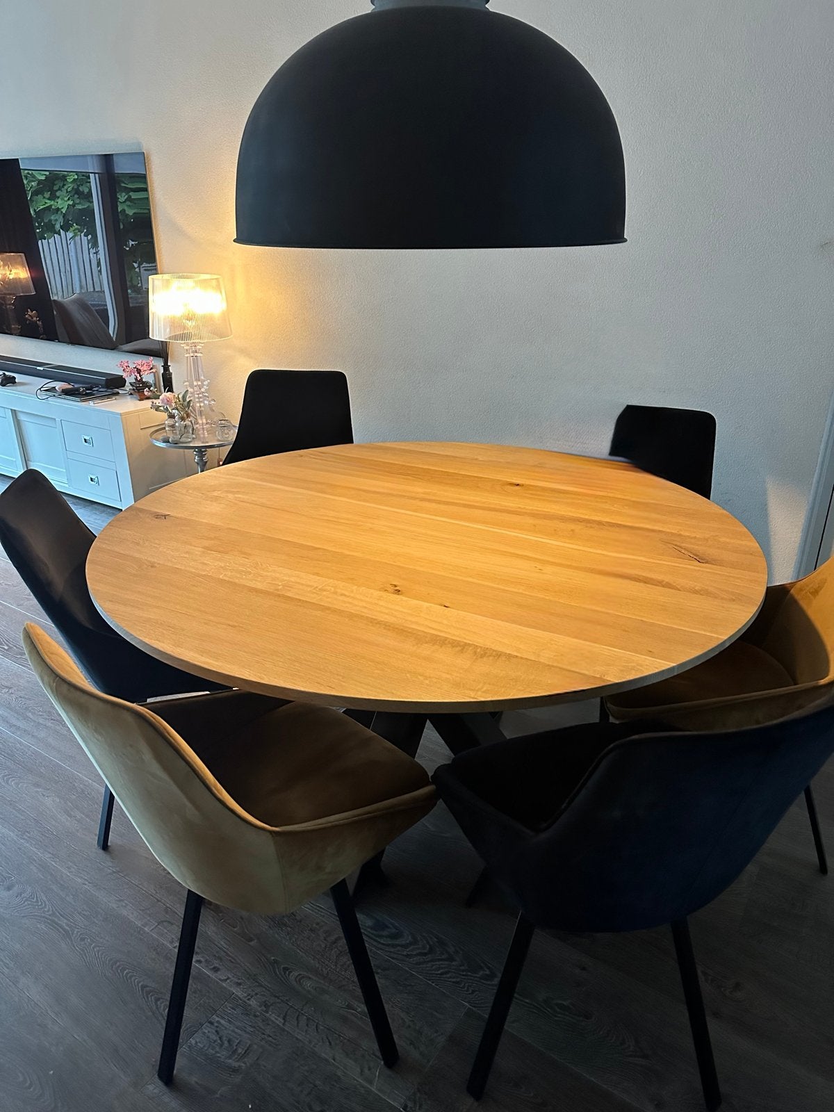 Ronde eettafel met eikenhouten blad en zwart kruispoot, Huis en Inrichting, Ophalen, 100 tot 150 cm, Zo goed als nieuw, Vier personen