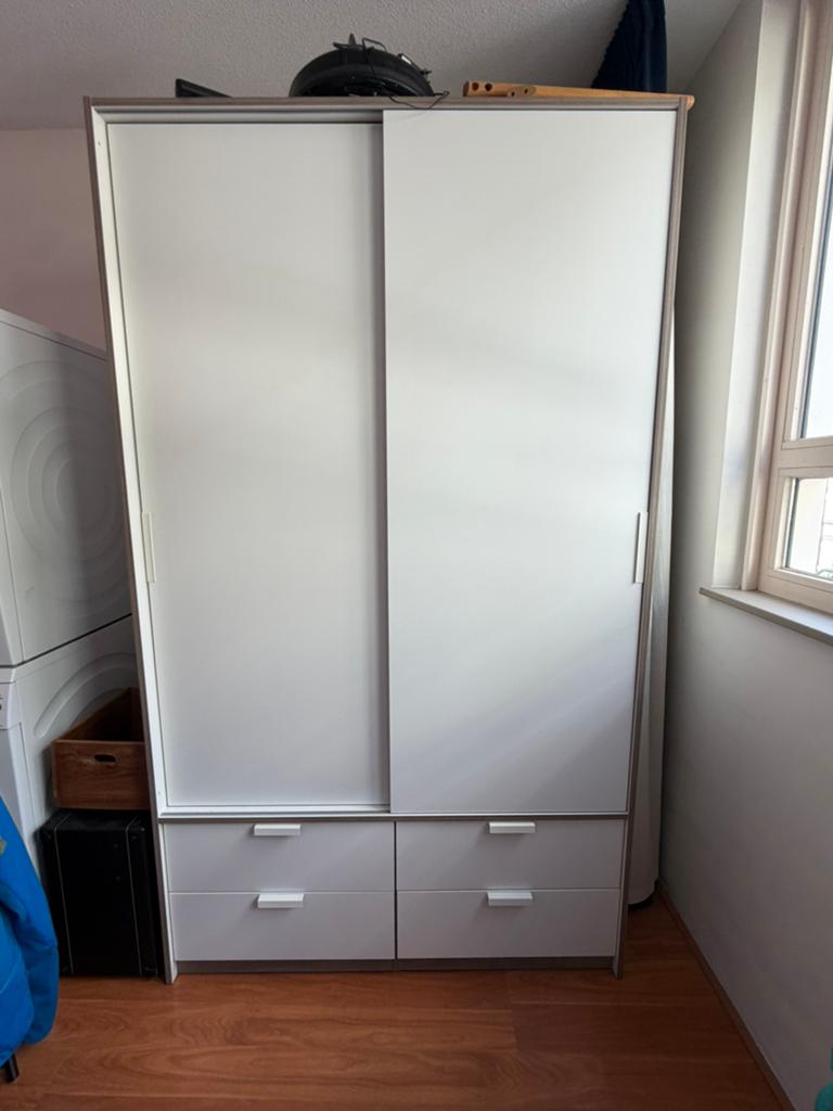 Mooie ikea kledingkast, Huis en Inrichting, Kasten | Kledingkasten, Met deur(en), 100 tot 150 cm, Ophalen of Verzenden, Zo goed als nieuw