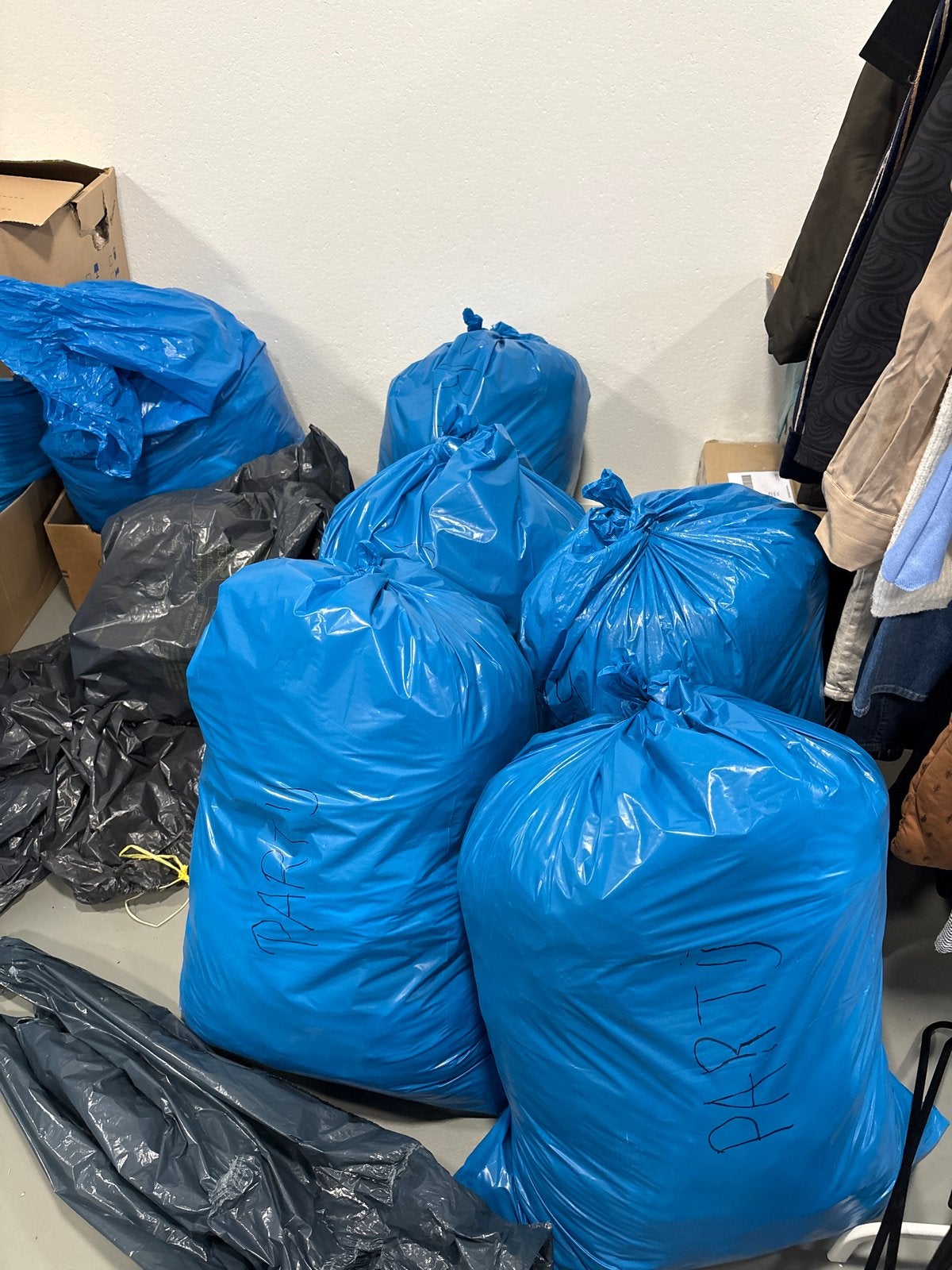 Grote partij gesorteerde tweedehands kleding, Ophalen, Zo goed als nieuw