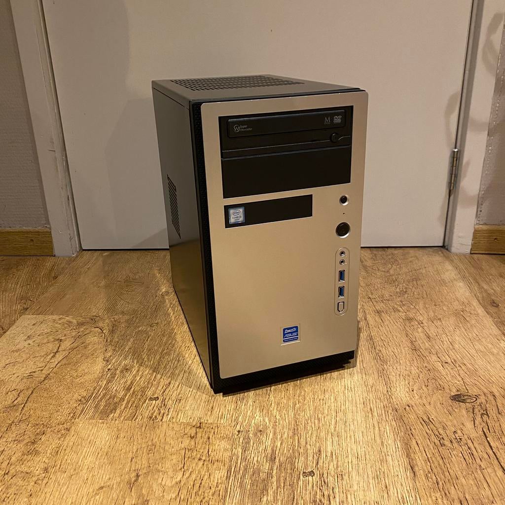Desktop met windows 11, Gebruikt, HDD, Zelf Gebouwd, 500GB