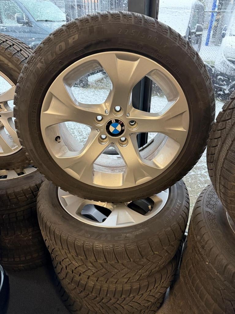BMW X3/X1 17 inch sportvelgen met Dunlop winterbanden