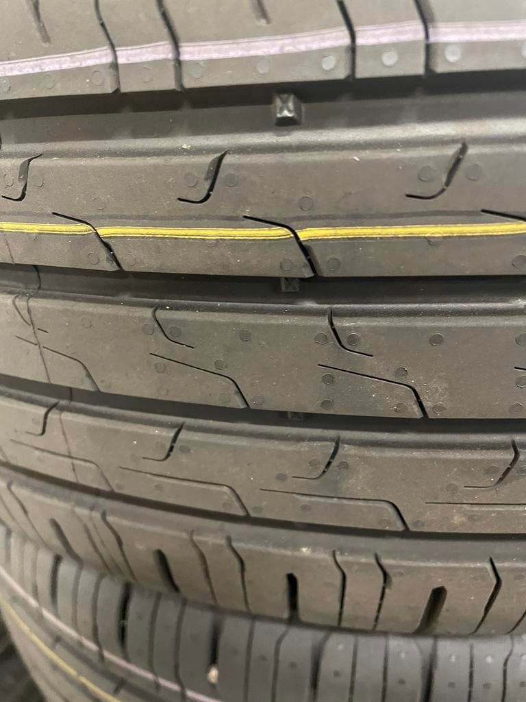 “215 55 17 continental. Demo. Puntjes zitten er nog op”, Ophalen, 17 inch, Band(en), Personenwagen
