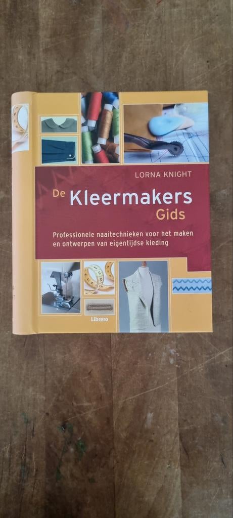 De Kleermakers Gids - Lorna Knight, Boeken, Ophalen of Verzenden, Zo goed als nieuw, Borduren en Naaien, Lorna Knight