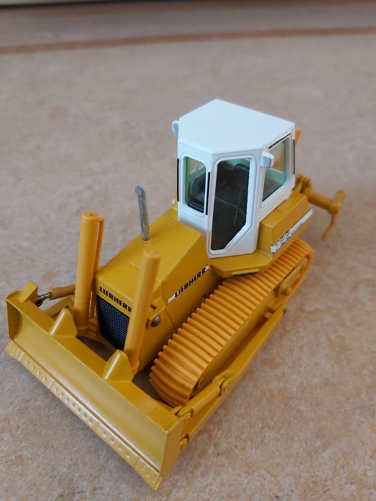 Liebherr PR722 hydr. bulldozer met ripper tanden Conrad 1/50, Ophalen of Verzenden, Nieuw, Hijskraan, Tractor of Landbouw, Conrad