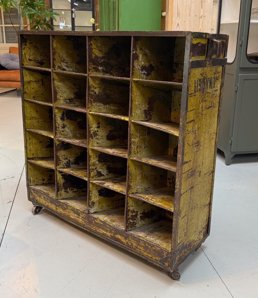 Schoenenkast, Opberger, Metalen kast, Kast op wielen, Huis en Inrichting, Kasten | Schoenenkasten, Ophalen of Verzenden, Gebruikt