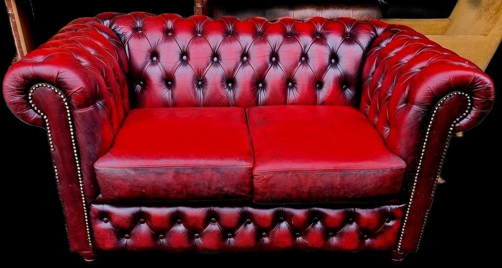 Chesterfield 2 zit bank ossenbloed rood + BEZORGING GRATIS
