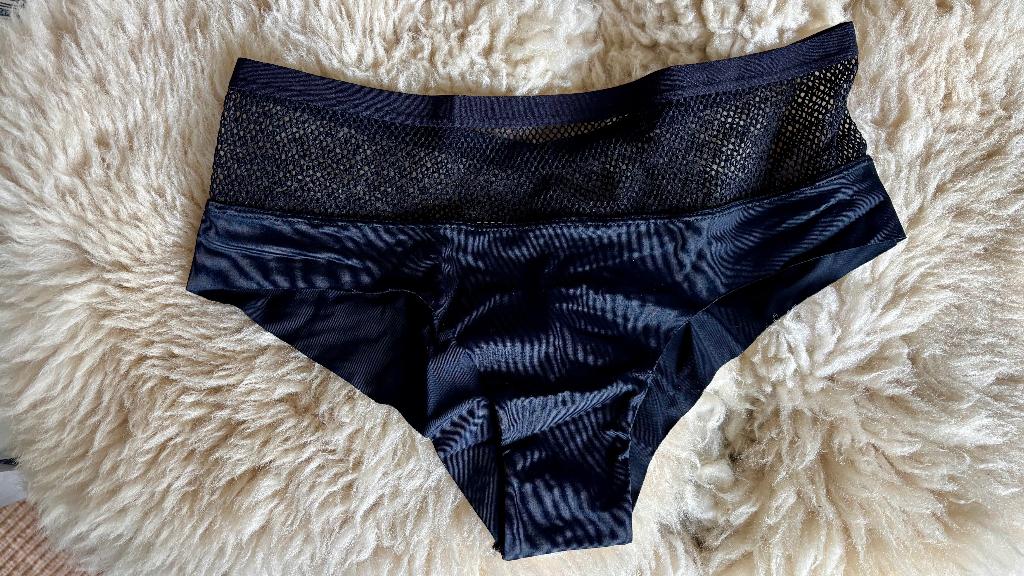 Zwart slipje - M/L, Kleding | Dames, Ondergoed en Lingerie, Verzenden, Zwart, Slip