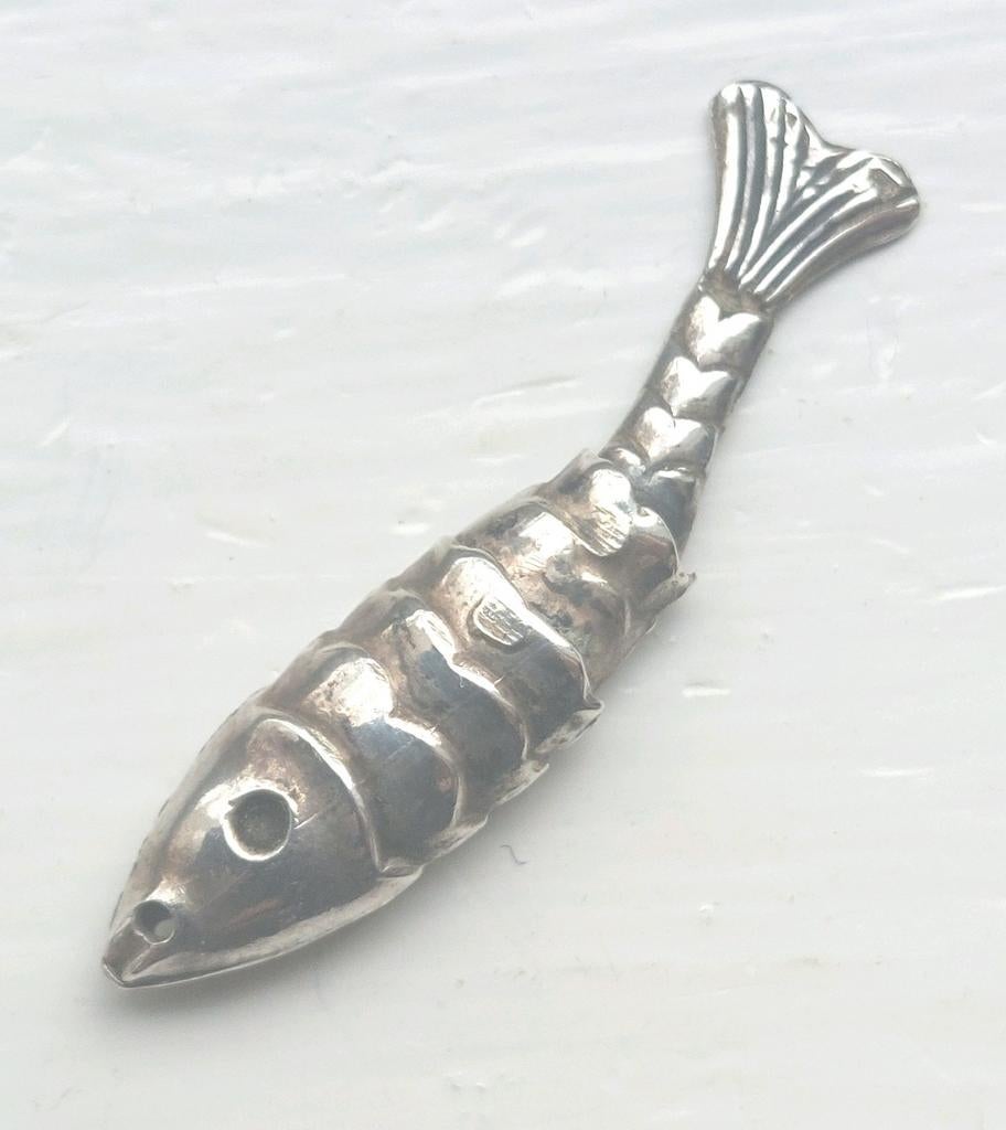 Zilveren beweegbare vis hanger antiek / hengelsport, Ophalen of Verzenden