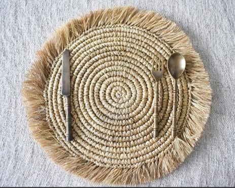 Placemats van gevlochten raffia met franjes van zeegras, Huis en Inrichting, Woonaccessoires | Onderzetters, Ophalen of Verzenden