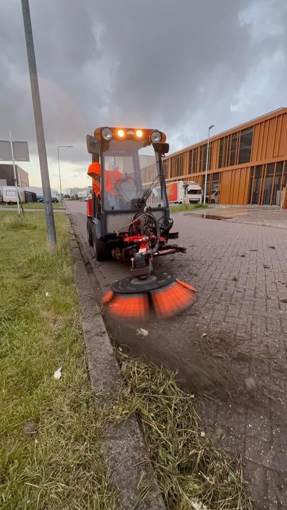 VERHUUR: Nimos onkruidborstelmachine + optie Ravo, Tuin en Terras, Veegmachines, Ophalen of Verzenden, Zo goed als nieuw