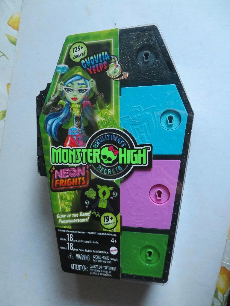 MONSTER HIGH  NEON FRIGHTS   GHOULIA YELPS, Kinderen en Baby's, Speelgoed | Poppen, Ophalen of Verzenden, Barbie