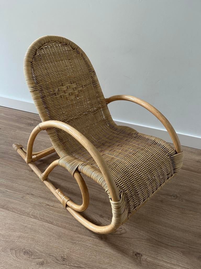 Rotan kinder schommelstoel, Ophalen, Zo goed als nieuw, Stoel(en)