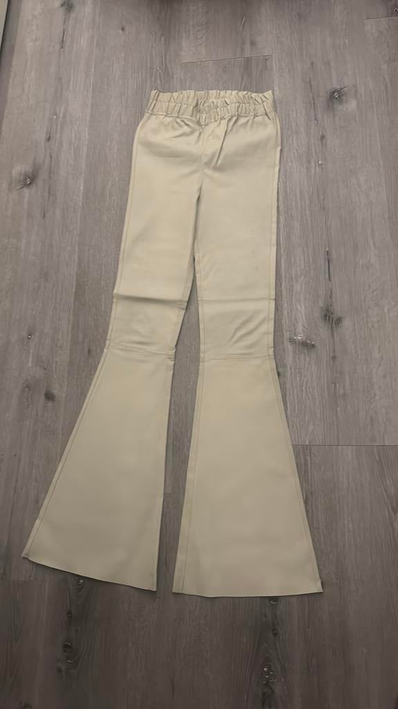 Echt leren flared broek van Est Seven xs stretch leer, Kleding | Dames, Broeken en Pantalons, Zwart, Ophalen of Verzenden, Zo goed als nieuw