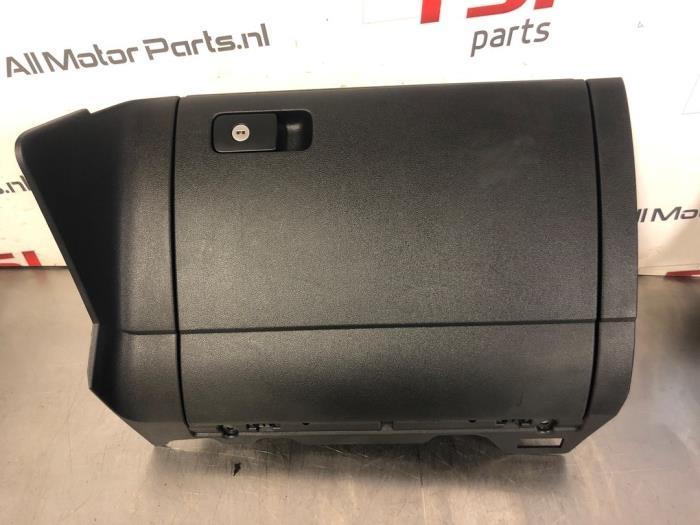 Dashboardkastje van een Volkswagen Golf, Gebruikt, -, Volkswagen, -