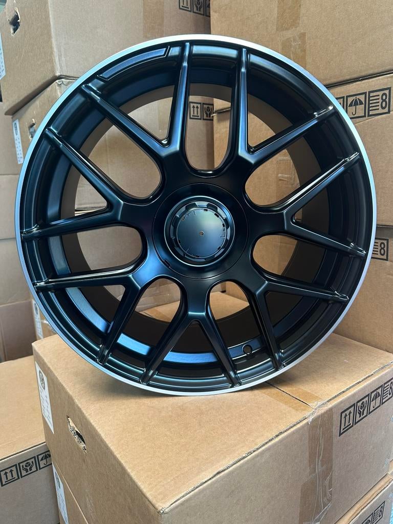 18/19 inch. Mercedes AMG velgen, Ophalen, 18 inch, Velg(en), Zomerbanden
