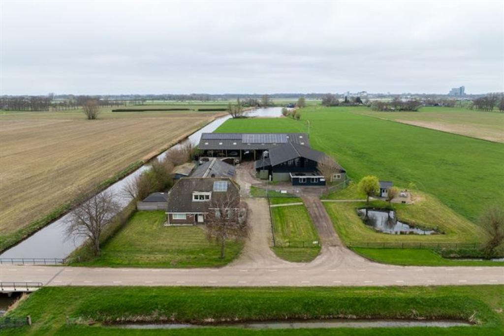 Woning met bedrijf hallen ,  en  Bouwblok is 100x100, Ophalen, 1 tot 5 ha, Landelijk wonen