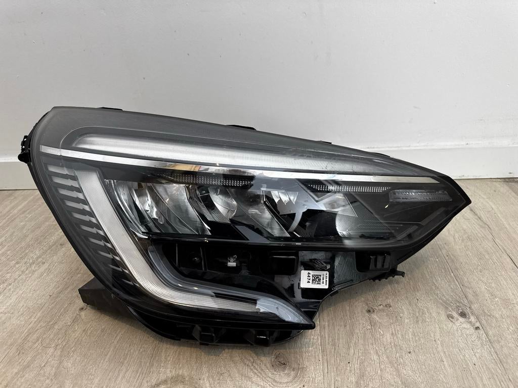 Renault Clio V Koplamp Rechts - 260104922R, Auto-onderdelen, Ophalen of Verzenden, Gebruikt, Renault