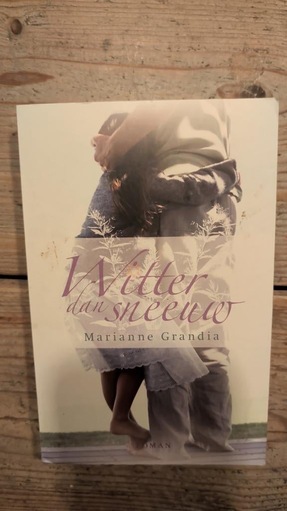 Witter dan sneeuw - Marianne Grandia, Ophalen of Verzenden, Zo goed als nieuw, Marianne Grandia, Nederland