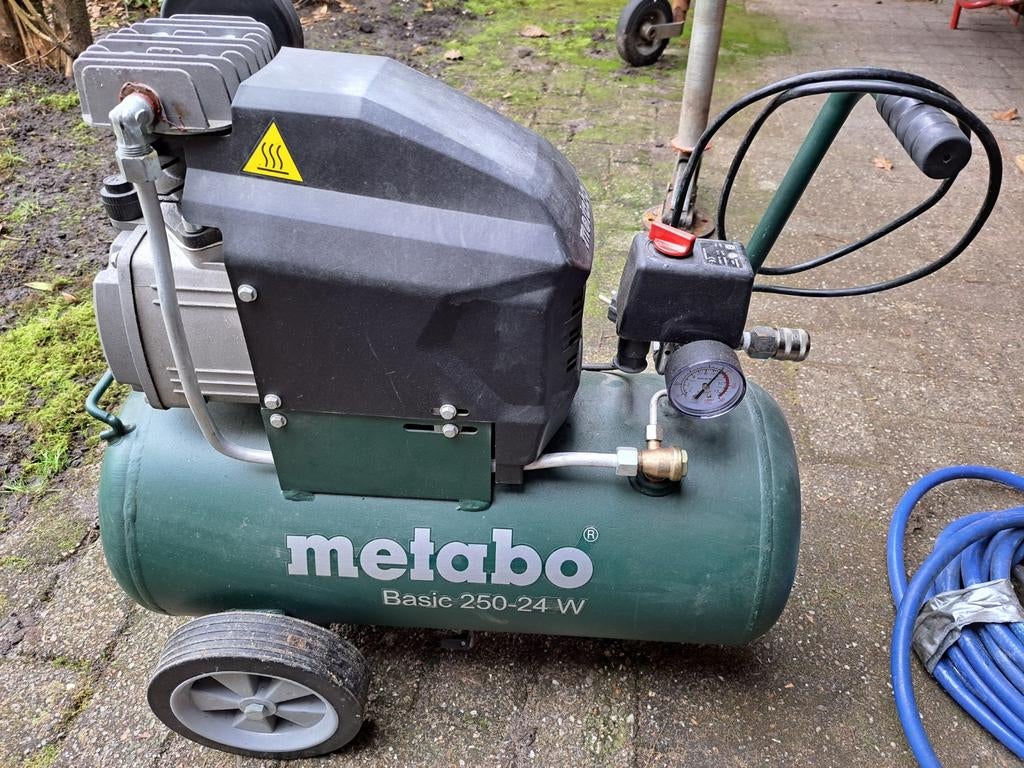 Metabo Compressor Basic 250-24 W te koop, Doe-het-zelf en Verbouw, Ophalen, 6 tot 10 bar, Zo goed als nieuw, Geluidgedempt