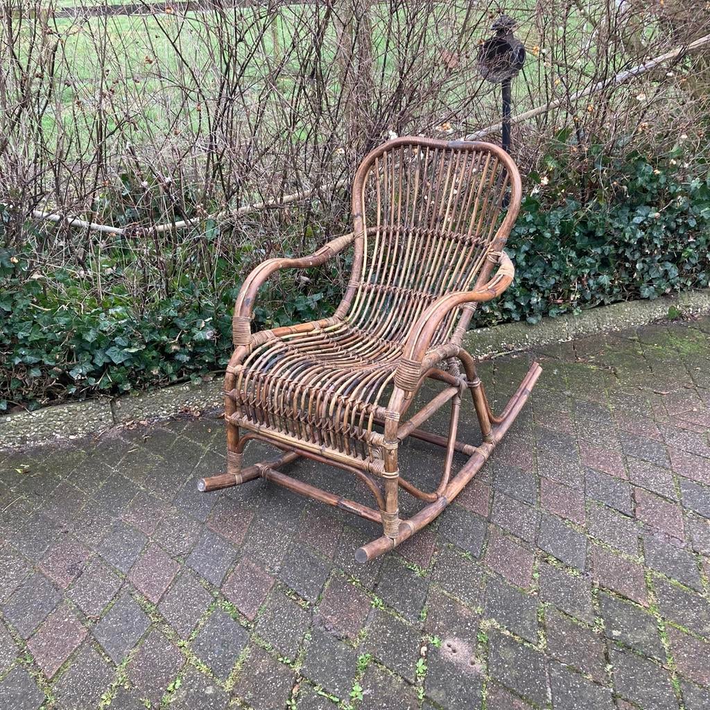 Vintage rotan schommelstoel in goede staat, Ophalen