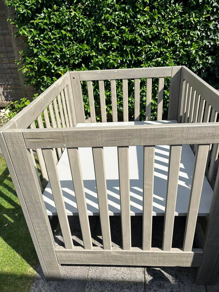 Babybox Juno donkergrijs, Kinderen en Baby's, Ophalen, Gebruikt, Rechthoekig, In hoogte verstelbaar
