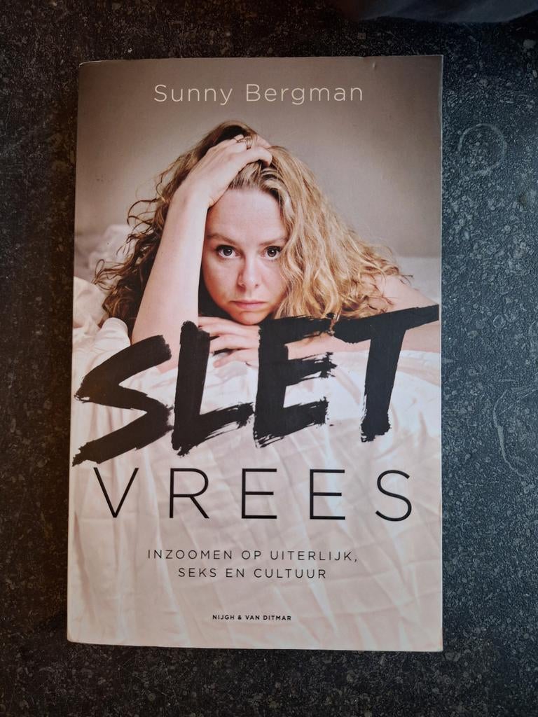 Sletvrees - Sunny Bergman, Ophalen of Verzenden, Zo goed als nieuw