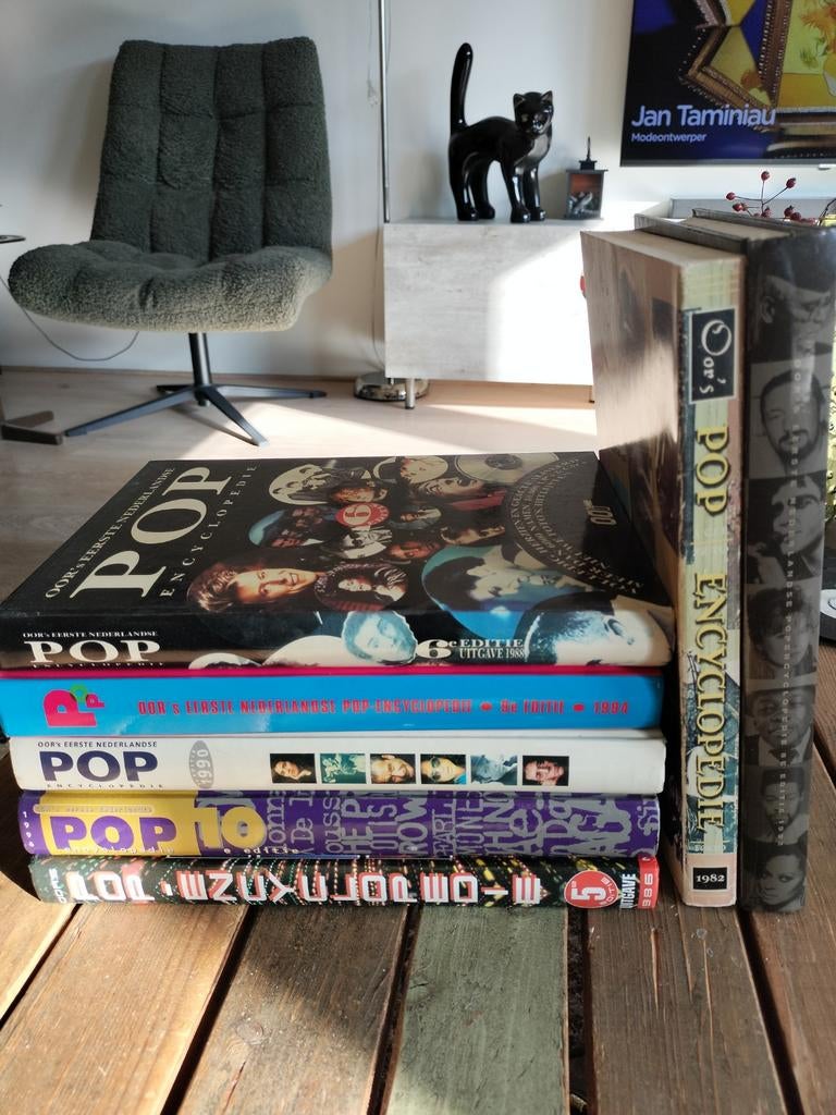 7x OOR pop encyclopedie, Meerdere stripboeken, Ophalen, Gelezen