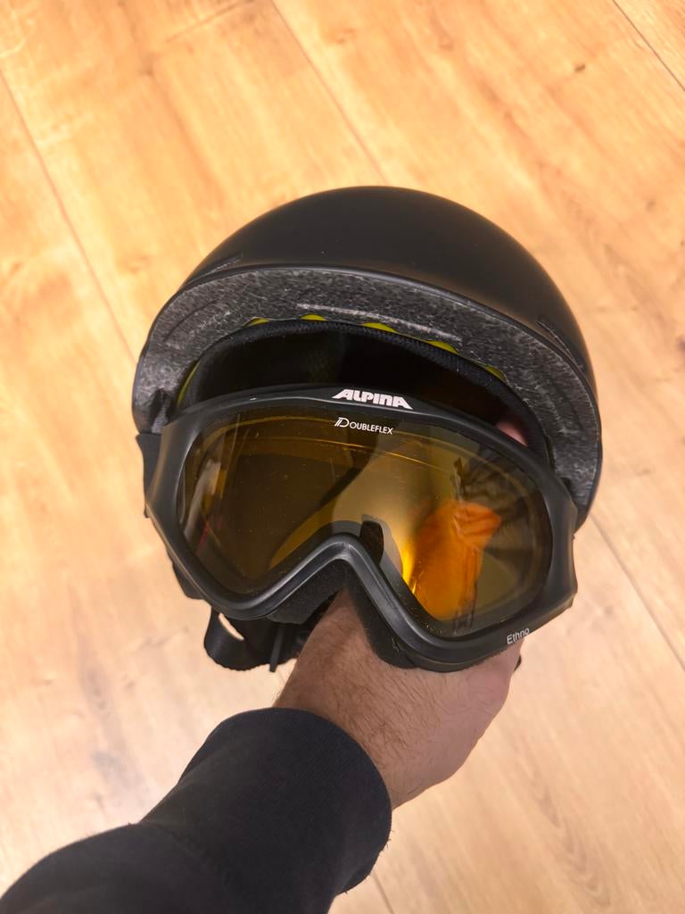 Skihelm - veilig en comfortabel de piste op!, Overige merken, Overige typen, Ophalen of Verzenden, Zo goed als nieuw