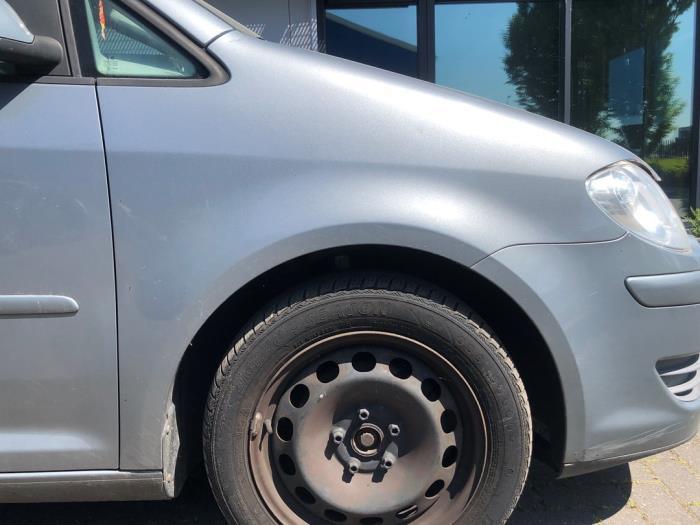 Scherm rechts-voor van een Volkswagen Touran (LR7N), Auto-onderdelen, Carrosserie en Plaatwerk, Gebruikt, -, Volkswagen, -