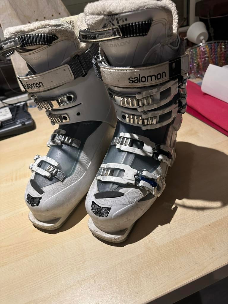 Salomon damesskischoen maat 38.5-39, Sport en Fitness, Skiën en Langlaufen, Ophalen of Verzenden, 160 tot 180 cm, Schoenen, Salomon