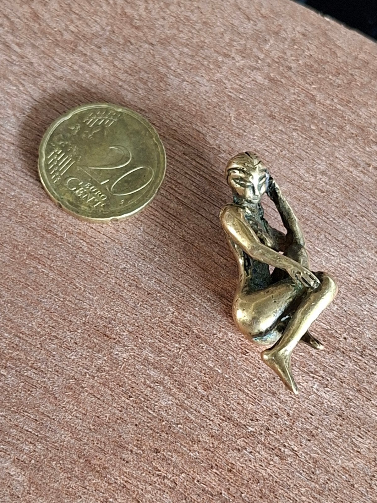 Miniatuur beeldje van een naakte vrouw goudkleurig, Handgemaakt, Minder dan 20 cm, Ophalen of Verzenden, Overige materialen