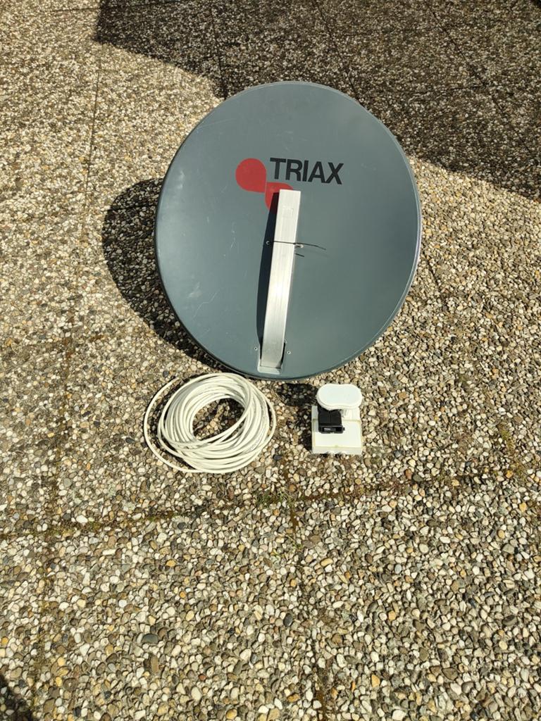 Triax Satellietschotel 60cm met Duo LNB (2 aansluitingen), Ophalen, Gebruikt, (Schotel)antenne, Overige merken