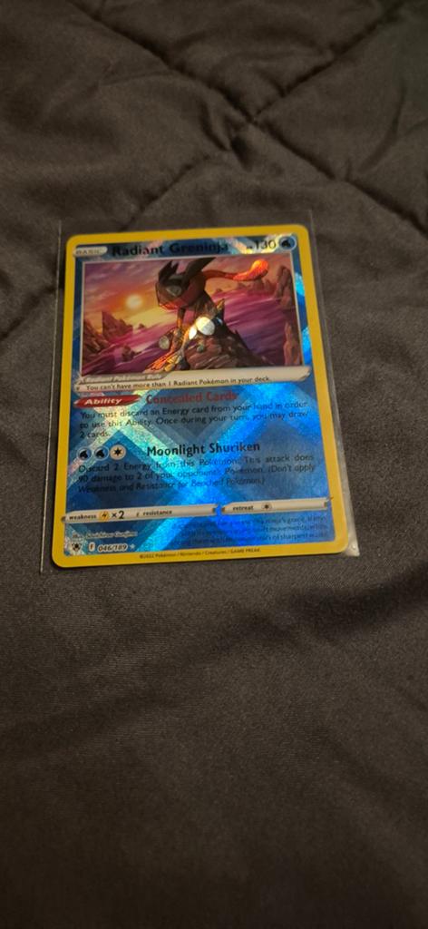 Pokémon TCG: Radiant Greninja (046/189) Astral Radiance, Ophalen of Verzenden, Zo goed als nieuw, Losse kaart, Foil