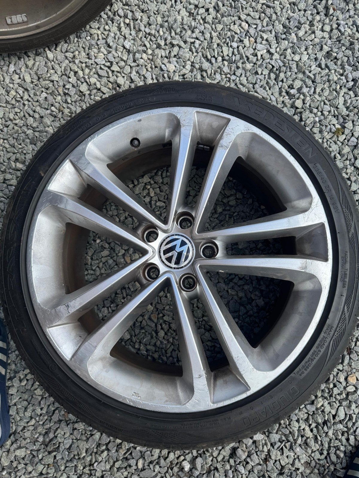 Set van 4 lichtmetalen velgen met banden - deels beschadigd, Auto diversen, Auto-accessoires, Ophalen