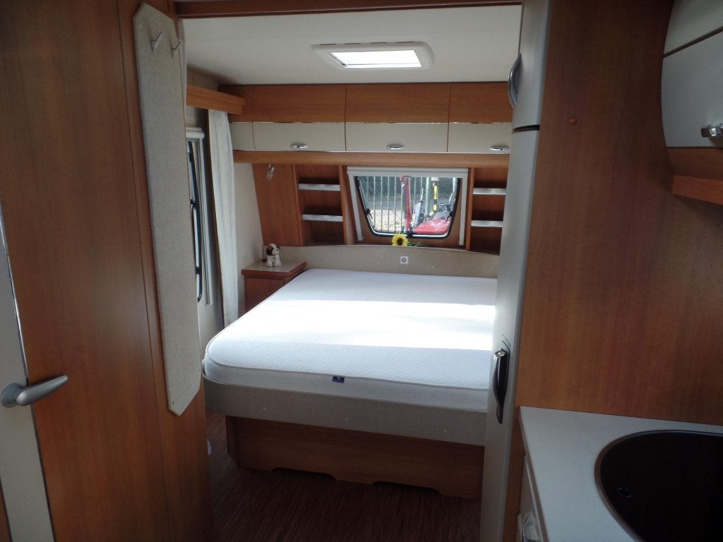 Hobby 560 UFF Excellent Vrijstaand bed / Rondzit / Mover, Rondzit, Bedrijf, 5 tot 6 meter, Lengtebed