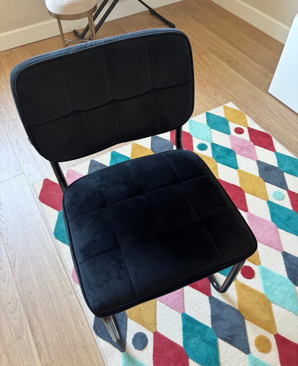 Set van vier velours eetkamerstoelen zga nieuw, Huis en Inrichting, Stoelen, Ophalen, Zo goed als nieuw, Vier