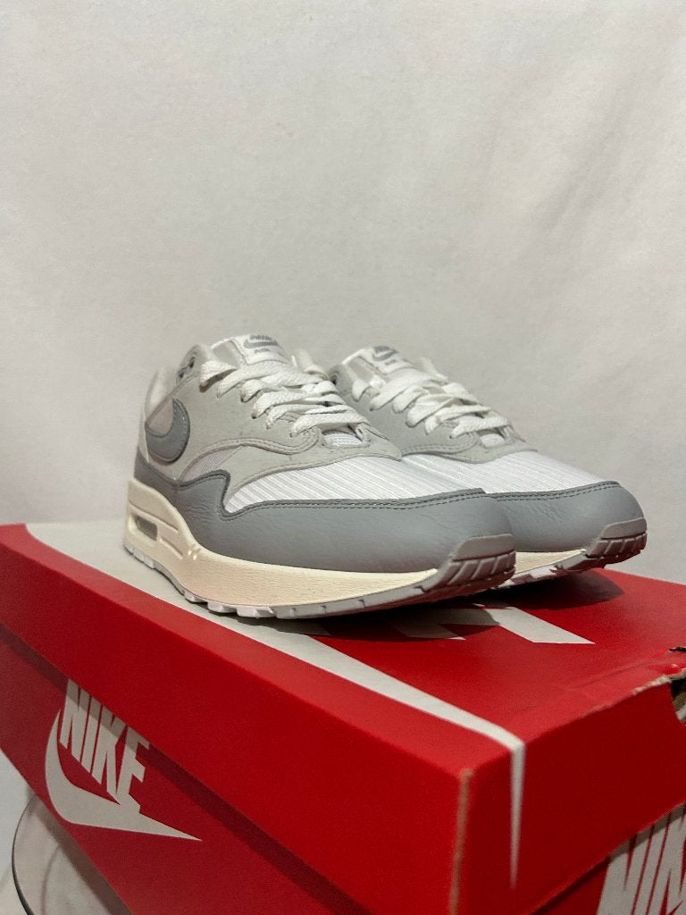 ALS NIEUW! Maat 41 -  Nike Air Max 1 Light Smoke Grey, Overige kleuren, Verzenden, Nike, Nike