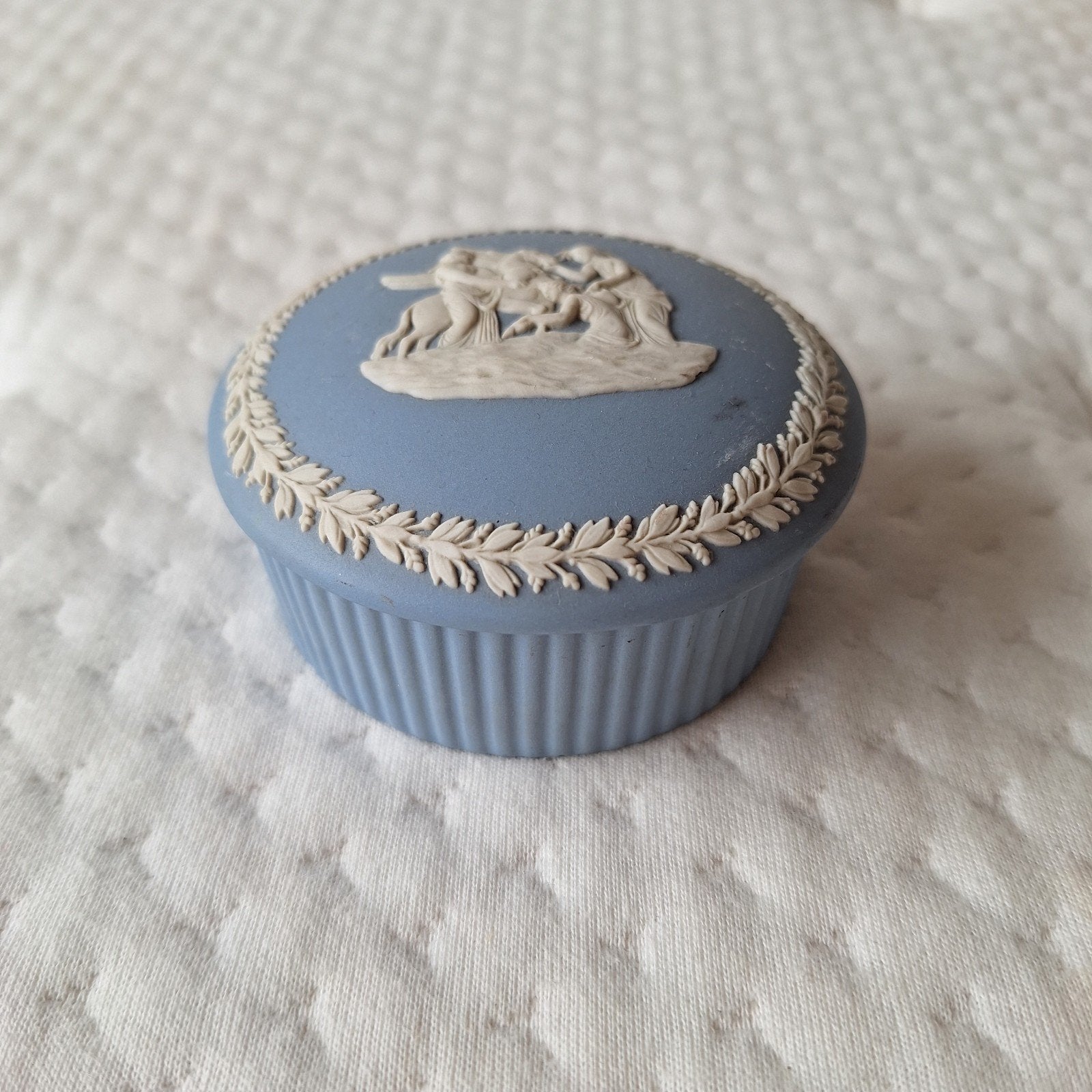 Vintage Wedgwood Jasperware blauwe ronde doos met deksel, Antiek en Kunst, Ophalen of Verzenden